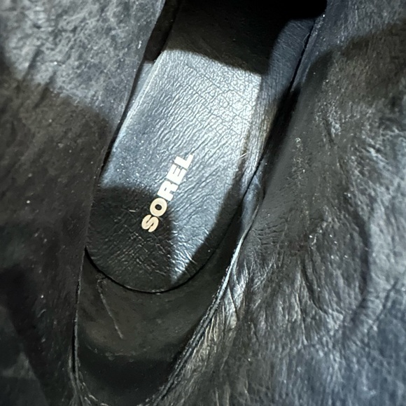 Sorel heeled boots EUC - size 9 - Picture 8 of 9